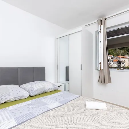 Seaside Secluded Apartments Cove Tvrdni Dolac, Hvar - 2997 Gdinj